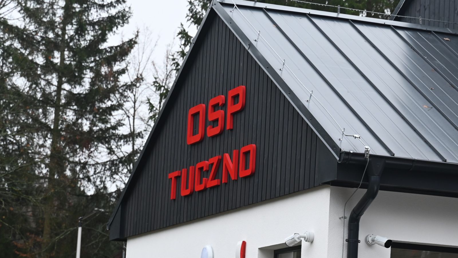 Zdjęcie: Otwarcie remizy strażackiej w Tucznie oraz rozbudowanej i wyremontowanej remizy i świetlicy wiejskiej w Marcinkowicach - 14.11.2025 r.